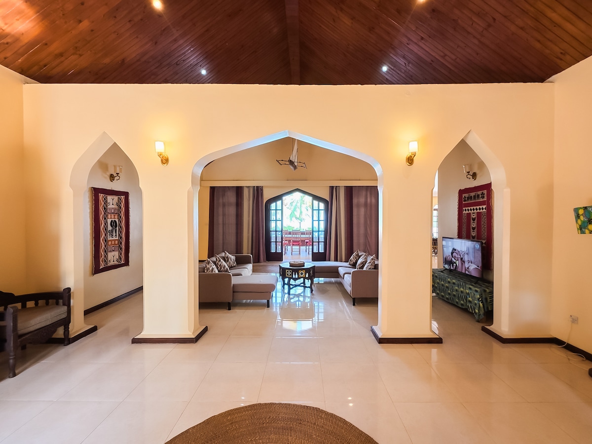 Grand arched Zanzibari doorways opening into the living room